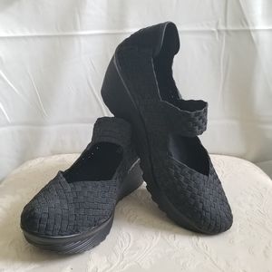 EUC Nine West Wedges